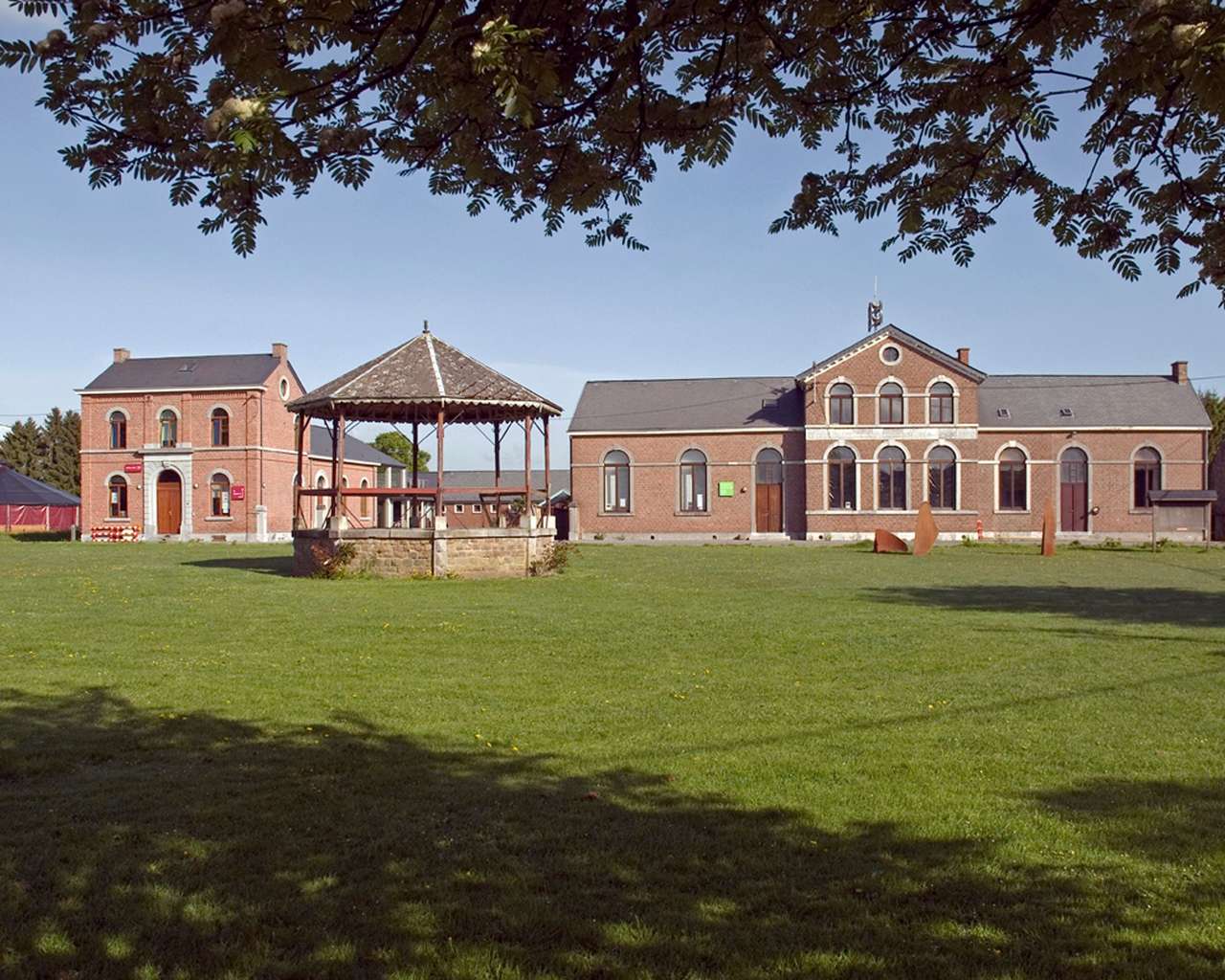 Randonnée Marche à Marchin: Chemin de sculptures - Grand-Marchin ...