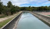 Randonnée Marche Charleval - PF-Charleval - Petite boucle dans les collines à partir de la piscine - RECO - Photo 2