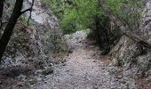 Randonnée Marche Crillon-le-Brave - combe obscure via carrière d´ocre - Photo 14