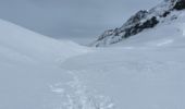 Tocht Sneeuwschoenen Oz - 2800 m lacs du Milieu de la Fare et Balme rousse AR - Photo 2