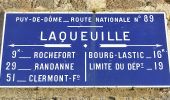 Tour Zu Fuß Laqueuille - La borne des quatre Seigneurs - Photo 8