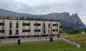 Tour Wandern Kastelruth - Seiser Alm - Puflatsch Rundweg zu den Hexenbänken - Photo 3