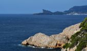 Percorso Marcia Saint-Cyr-sur-Mer - Port de la Madrague - Pointes Fauconnière, des 3 Fours, du Défends, des Termes et des Engraviers - Bandol - Photo 3