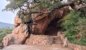 Tocht Stappen Saint-Raphaël - Pic roux grotte de sainte Baume - Photo 3