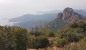 Tocht Stappen Saint-Raphaël - L' ESTEREL - DU COL DE L'EVEQUE AU PIC DU CAP ROUX ET GROTTE SAINT HONORAT - Photo 12