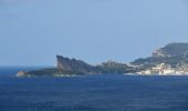 Excursión Senderismo Saint-Cyr-sur-Mer - Port de la Madrague - Pointes Fauconnière, des 3 Fours, du Défends, des Termes et des Engraviers - Bandol - Photo 1