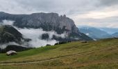 Tour Wandern Kastelruth - Seiser Alm - Puflatsch Rundweg zu den Hexenbänken - Photo 10