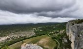 Trail Walking Lioux - les falaises de la madeleine par Lioux - Photo 1