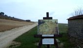 Randonnée Marche Essoyes - Les Chemins de Renoir  - Chemin montant dans les hautes herbes - Photo 6