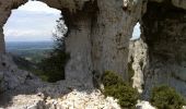 Trail Walking Saint-Rémy-de-Provence - Rocher des deux trous, mont Gausset - Photo 4