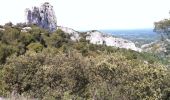 Trail Walking Saint-Rémy-de-Provence - Rocher des deux trous, mont Gausset - Photo 3