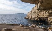 Trail Walking Marseille - La Calanque de l'Escu et la Corniche du Pêcheur, depuis le Col de Sormiou - Photo 1