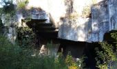 Trail Walking Saint-Rémy-de-Provence - le rocher des deux trous - Photo 13