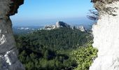 Trail Walking Saint-Rémy-de-Provence - le rocher des deux trous - Photo 8