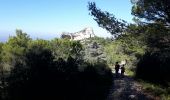 Trail Walking Saint-Rémy-de-Provence - le rocher des deux trous - Photo 4
