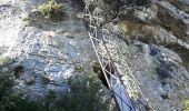Randonnée Marche Saint-Rémy-de-Provence - le rocher des deux trous - Photo 2