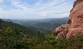 Trail Walking Saint-Raphaël - Tour du pic du Cap Roux - Photo 4