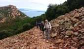 Trail Walking Saint-Raphaël - La grotte Chapelle Saint Honorat - Photo 6