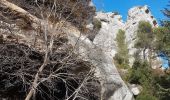 Trail Walking Tarascon - alpilles chapelle saint gabriel - Photo 8