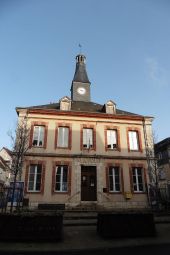 Point d'intérêt Courville-sur-Eure - La Mairie et les anciennes halles - Photo 1