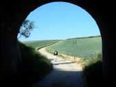 Punto di interesse Mont-Saint-Guibert - Vue sud-ouest à travers le tunnel sous la ligne 161 - Photo 1