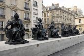Point d'intérêt Paris - Statues des six continents du monde - Photo 1