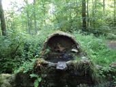 Punto di interesse Ottignies-Louvain-la-Neuve - Fontaine avec naïade en terre cuite - Photo 1