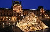 Point of interest Paris - Pyramide du louvre - Photo 1