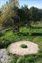 Point of interest Rochefort - Wheelwright's stone - Photo 1