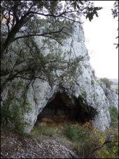 Point of interest Aniane - abri sous roche, l'accès est sur la droite lorsque vous êtes face au cairn. - Photo 1