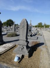 Point d'intérêt Étalle - Sépultures historiques au cimetière d'Etalle - Photo 1