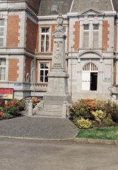 Point of interest Momignies - Grand Place - Church - Maison communale (Town hall) - Bandstand - Photo 3