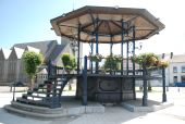 Point of interest Momignies - Grand Place - Church - Maison communale (Town hall) - Bandstand - Photo 2