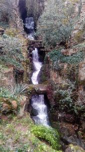 Point of interest Paris - Cascade Buttes Chaumont - Photo 1