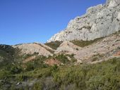 Punto di interesse Saint-Antonin-sur-Bayon - Vue sur la croix de provence - Photo 1