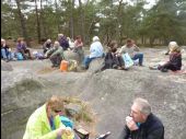 POI Fontainebleau - 03 - Le pique-nique, tous étalés sur une belle plate-forme rocheuse - Photo 1