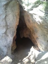 POI Nans-les-Pins - l'entrée de la grotte de la Castelette - Photo 1