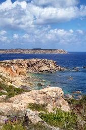 Point d'intérêt Il-Mellieħa - Vue sur la presqu'île de Cirkewwa - Photo 1