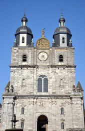 Point of interest Saint-Hubert - La façade de l'ancienne abbatiale Saint-Pierre et Saint-Paul, aujourd'hui basilique. - Photo 1