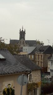 Punto di interesse Changé - vue sur l'église St Pierre de Changé - Photo 1