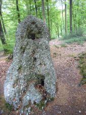 Point d'intérêt Bézancourt - La pierre qui tourne - Photo 1
