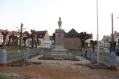 Point d'intérêt Courville-sur-Eure - Monument aux Morts - Photo 1
