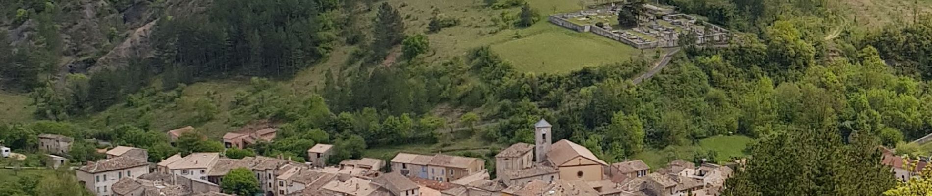 Tour Wandern Rémuzat - 26 - REMUZAT - Rocher du Caire  - Photo