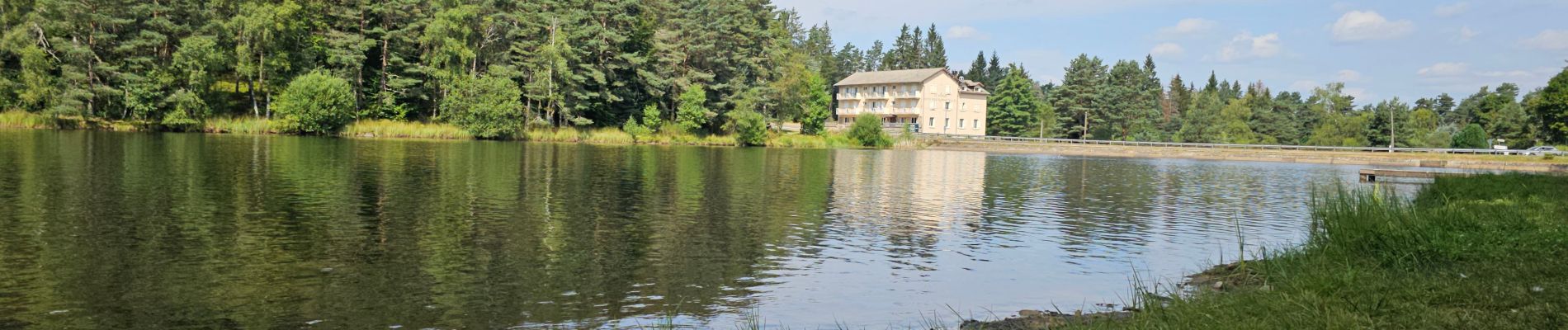 Tour Wandern La Chaise-Dieu - La Chaise Dieu, Mozun, Baffour, Lac de la Tour (boucle)  - Photo