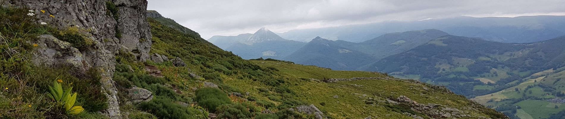 Percorso Marcia Saint-Projet-de-Salers - Col de Legal vers le Puy de Chavaroche - Photo