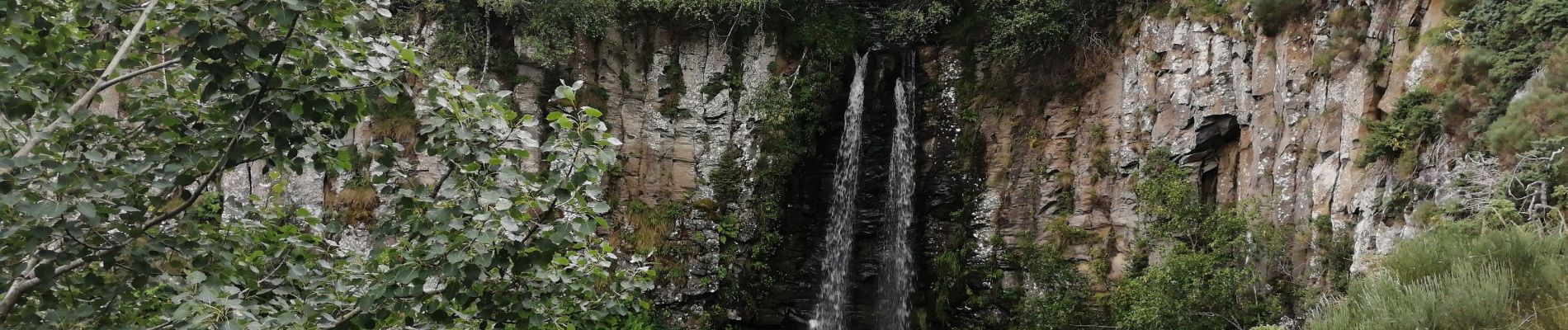 Excursión Senderismo Orcival - Circuit bleu et tour du lac de Guèry avec passage à la cascade.  - Photo