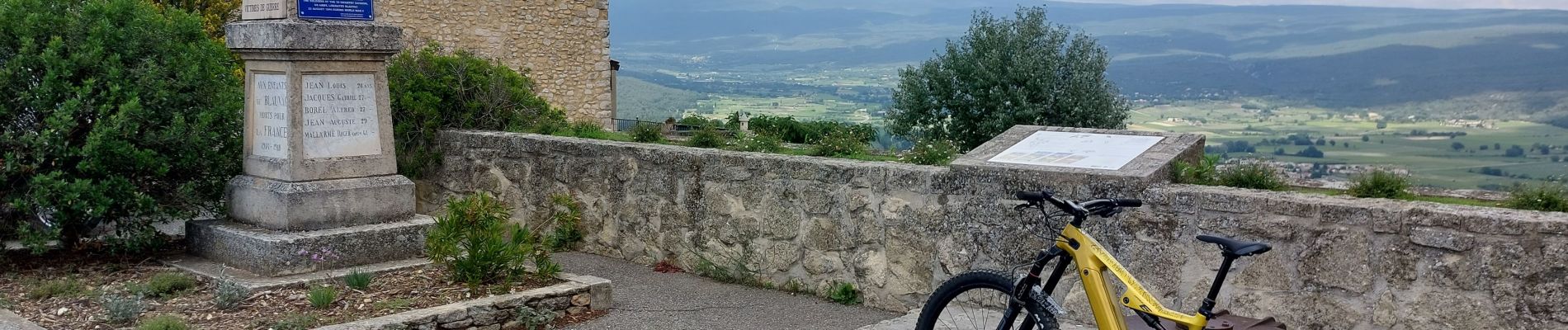 Tour Mountainbike Mormoiron - Course après les nuages - Photo