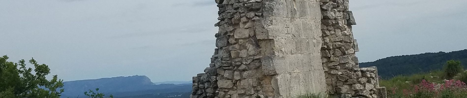 Tour Wandern Le Puy-Sainte-Réparade - st Canadet- la quille - Photo