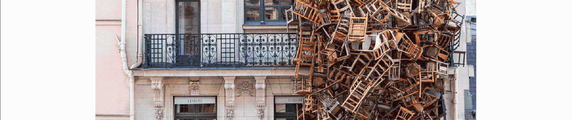 Point d'intérêt Paris - exposition temporaire chaises aux fenetres - Photo