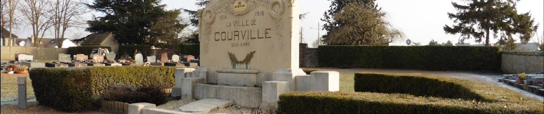 Punto de interés Courville-sur-Eure - Monuments funéraires - Photo